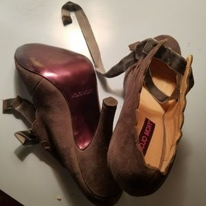 Mojo Moxy heels